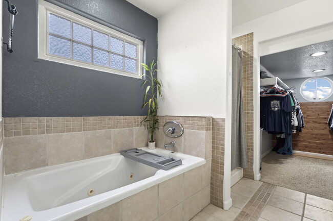 Building Photo - 1707 Platte River Dr