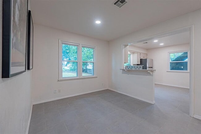Building Photo - 1512 Bedford Ln