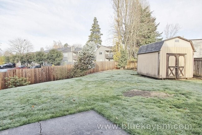 Building Photo - 3 Bed, 1.5 Bath Duplex in Hazel Dell Close to Bus Lines and Shopping