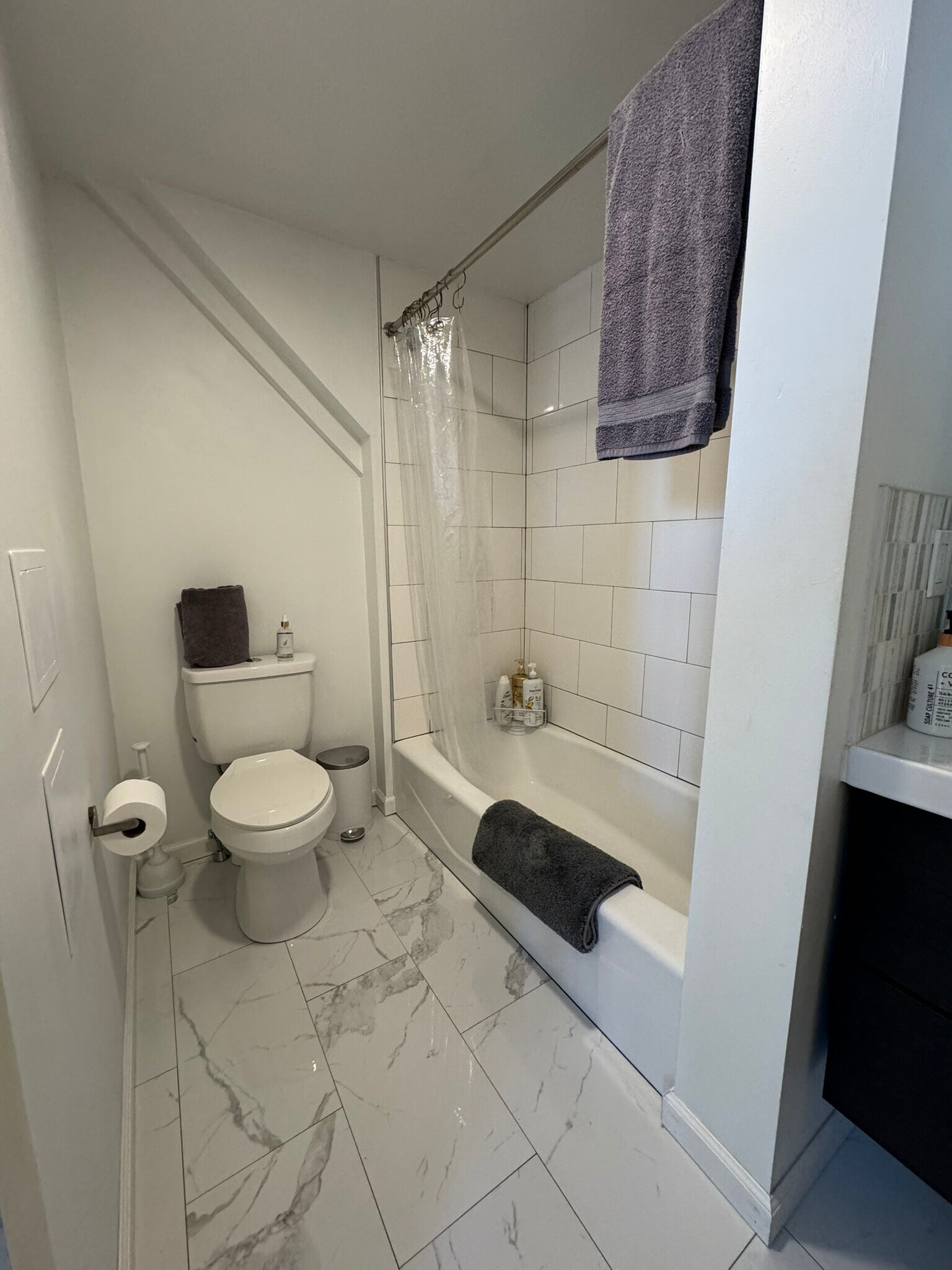 Building Photo - 44 Luck St