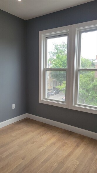 Building Photo - 341 Cambridge St