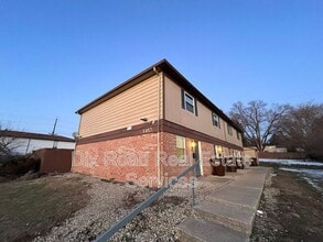 Building Photo - 1415 Villa Ct