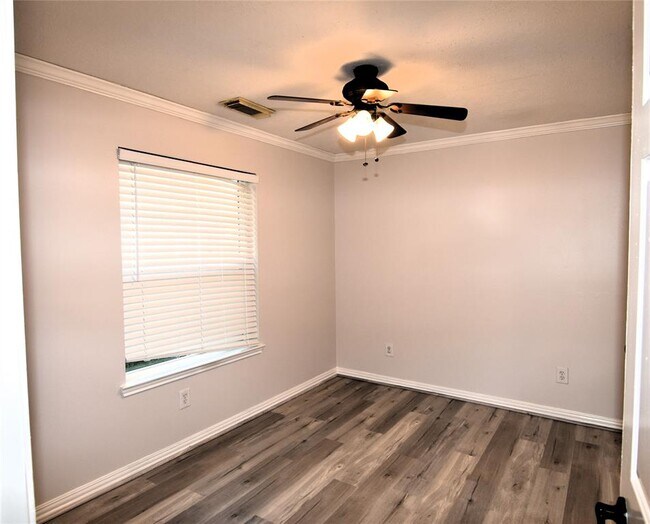 Building Photo - 22402 Rangeview Dr