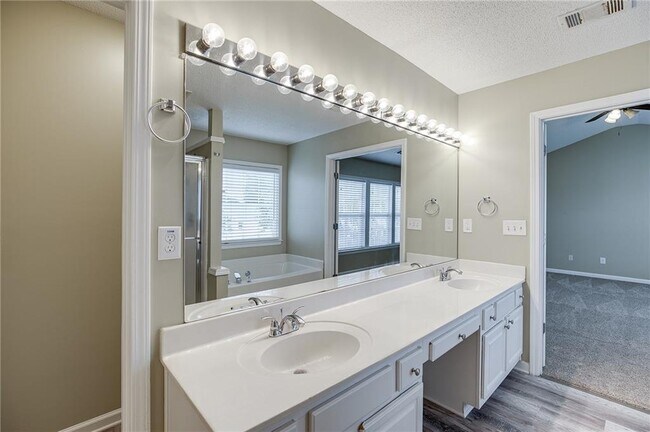 Building Photo - 305 Leatherman Ct