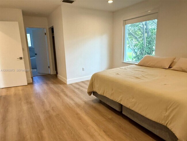 Building Photo - 6420 NW 109th Ave