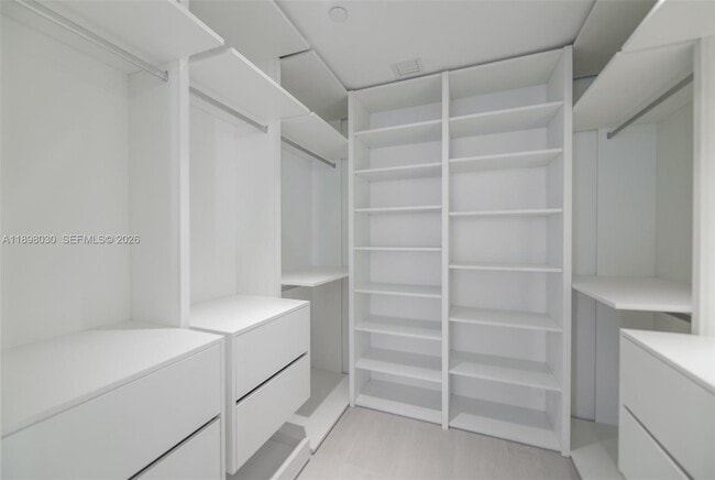 Building Photo - 700 NE 24th St