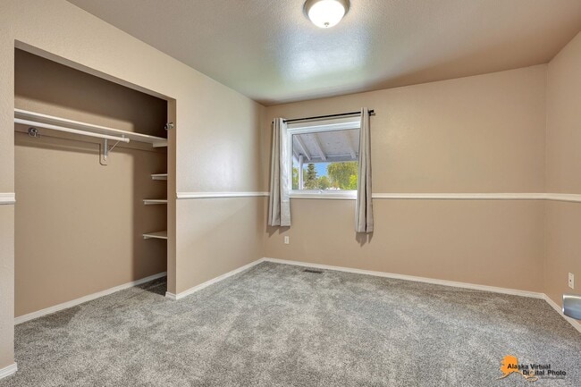 Building Photo - East Anchorage Home with In Unit Laundry a...