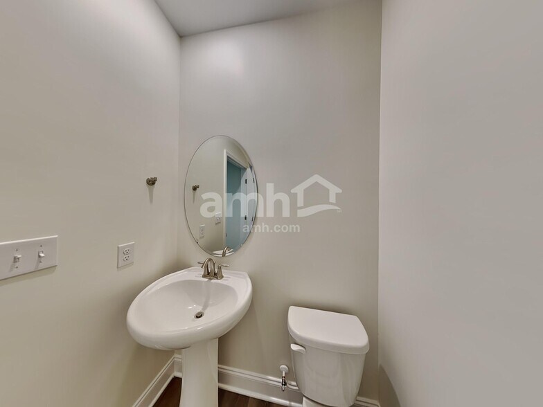 Building Photo - 5316 Trust Dr