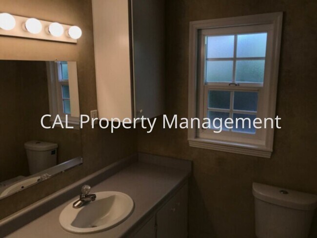 Building Photo - South Salinas 3 Bedroom, 2 Bath Home