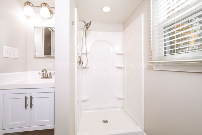 Building Photo - 916 Tanglewood Dr