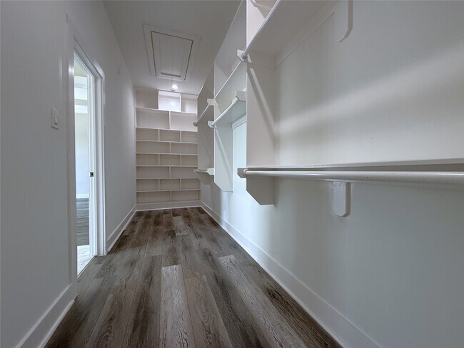 Building Photo - 2123 Bidwell Dr