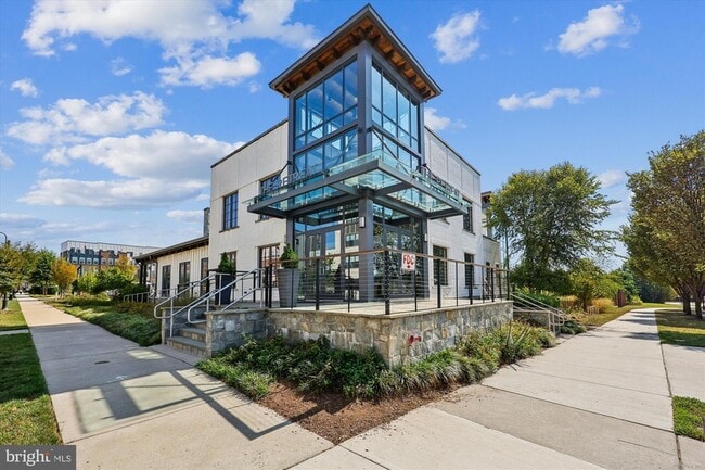 Building Photo - 448 Salk Cir