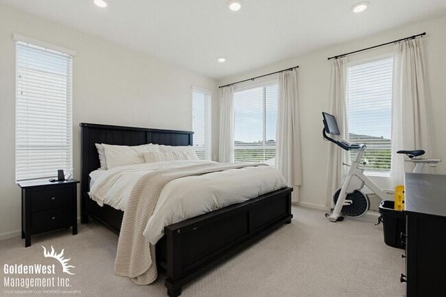Building Photo - Modern 3Bdm 2.5Ba Unfurnished Town-Home in the Soltaire Community!