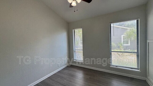 Building Photo - 217 Loring Ct