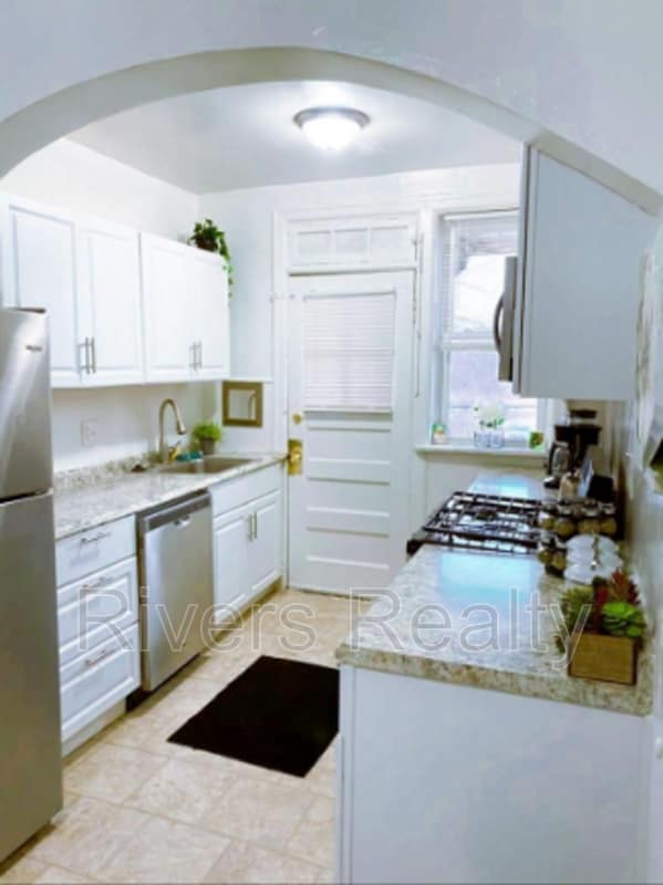 Building Photo - 6649 Berthold Ave