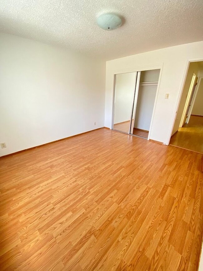 Building Photo - 262Price