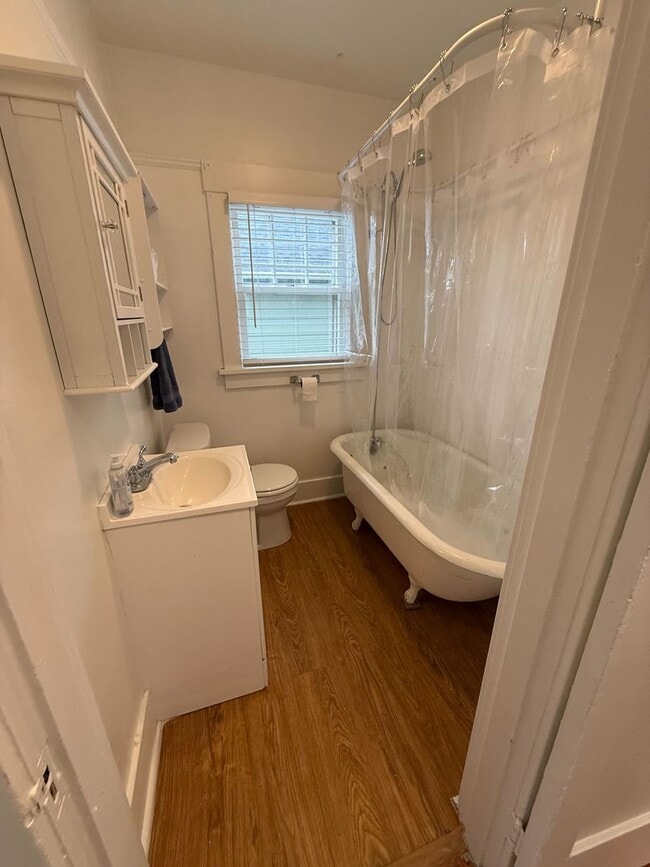 Building Photo - Updated 2Bd/1Ba in Desirable Camas Area!