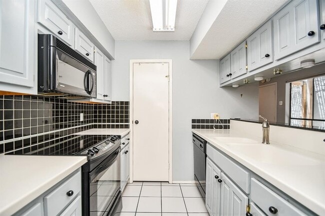 Building Photo - 3200 S Gessner Rd