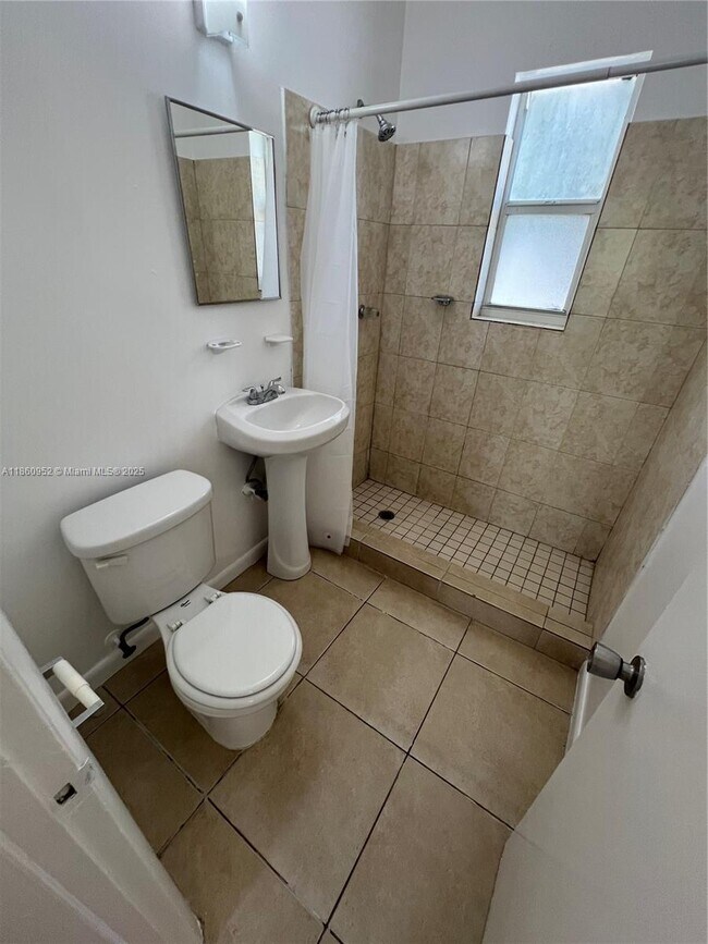 Building Photo - 690 NE 85th St
