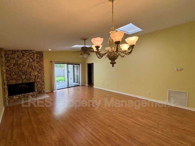 Building Photo - 1444 Forest Hills Dr