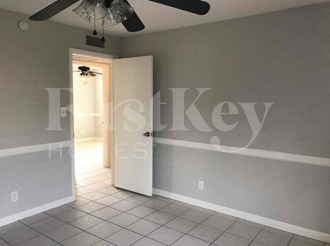 Building Photo - 9409 N 36th Dr