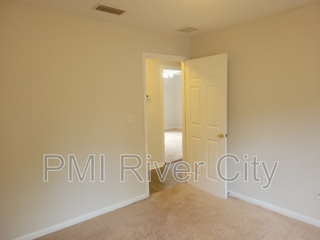 Building Photo - 1390 Old Middleburg Rd N