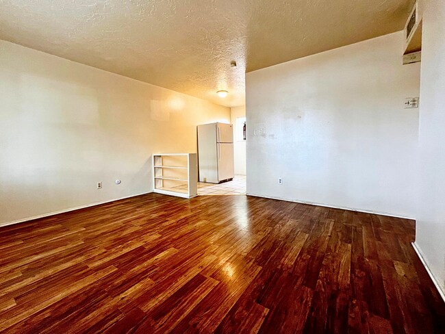 Building Photo - 532 Chama St SE