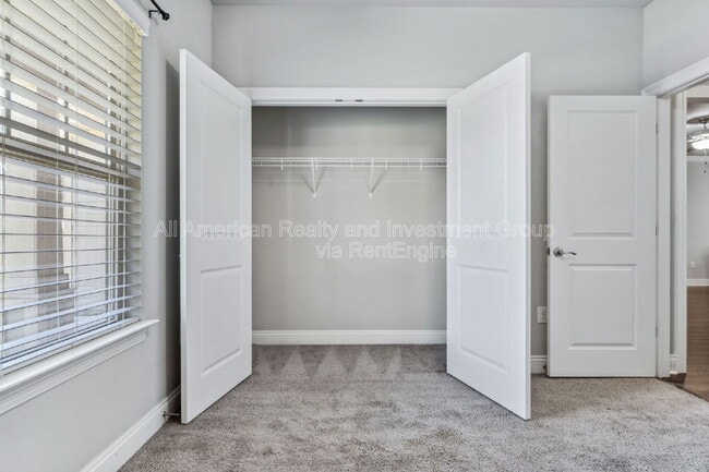 Building Photo - 2381 Belmont Dr