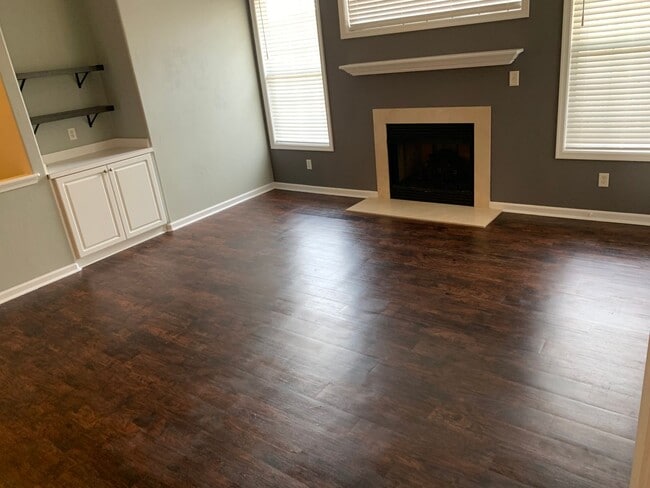 Building Photo - 3 Bedroom 2 Bathroom Condo