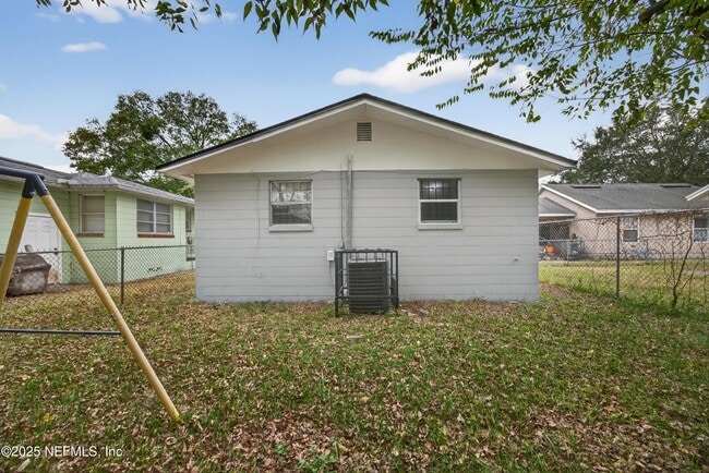 Building Photo - 3811 Chase Ave