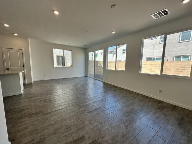 Building Photo - 878 Benning St