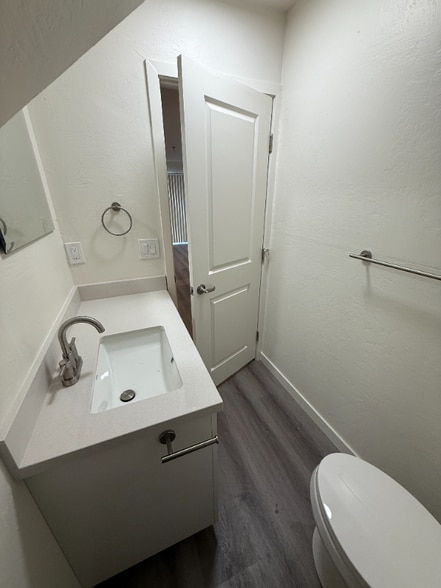 Building Photo - 725 W Fletcher Ave