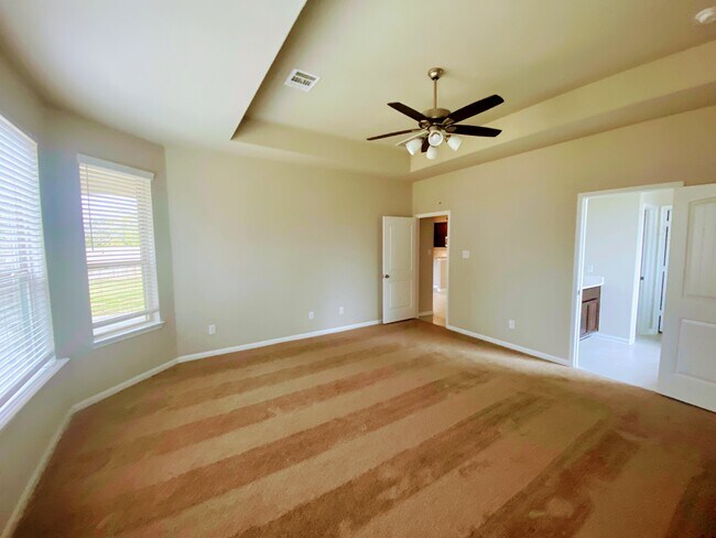 Building Photo - 10918 Hillside Dr