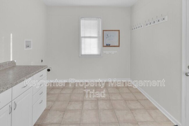 Building Photo - 3959 Lewiston Rd