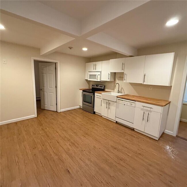Building Photo - 66 Borinquen St