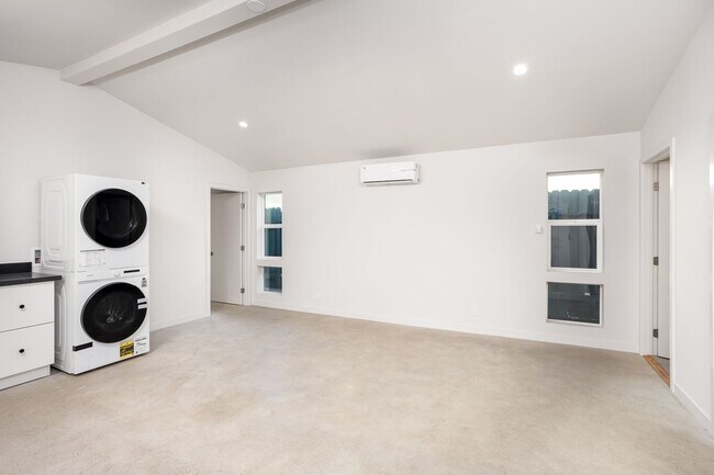 Building Photo - 126 1/2 Franklin Ct