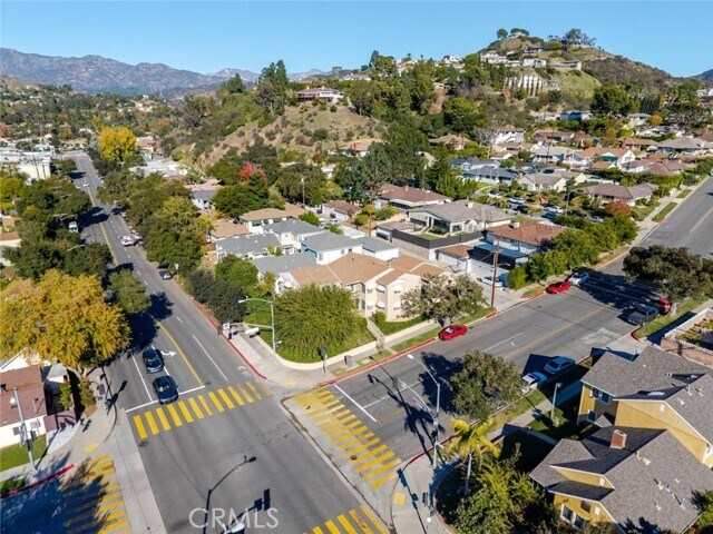 Building Photo - 1305 E Glenoaks Blvd