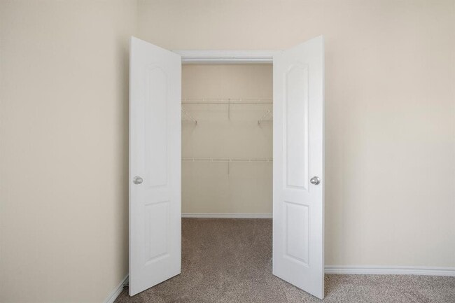 Building Photo - 501 E Stassney Ln