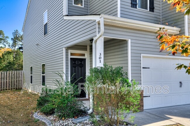 Building Photo - 301 Claudia Dr