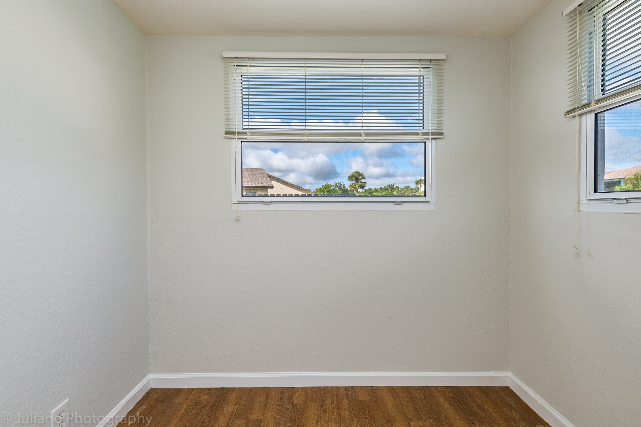 Building Photo - 101 SW 2nd Ave