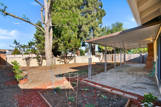 Building Photo - 36845 Reynolds Dr