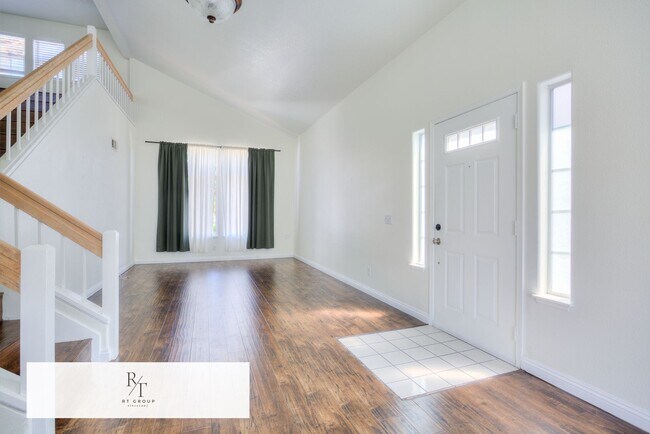 Building Photo - Beautiful 3 Bed / 2.5 Bath Home in the Corona-Norco Unified School District