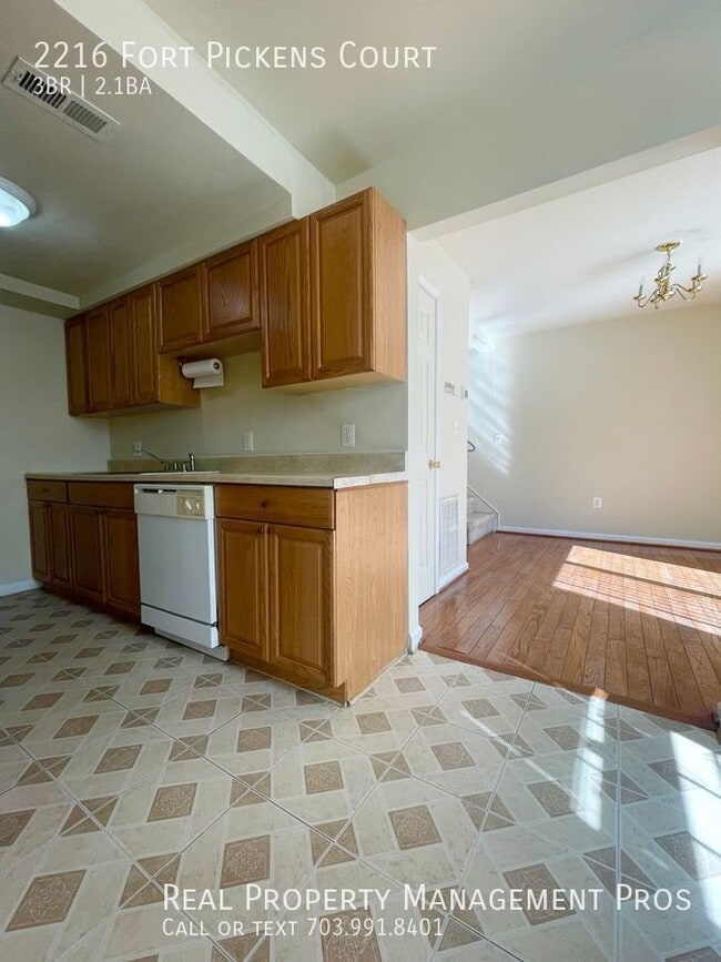 Building Photo - 2216 Fort Pickens Ct