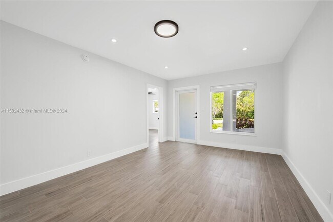 Building Photo - 2018 NE 19th St