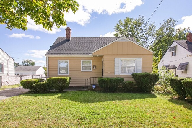 Building Photo - 3 bedroom Spacious Cape Cod!