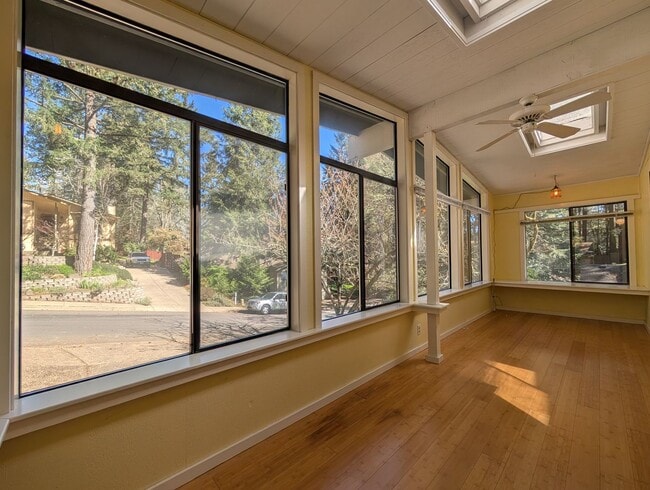 Building Photo - Fantastic 3-Bedroom, 2.5-Bath Home In East Eugene!