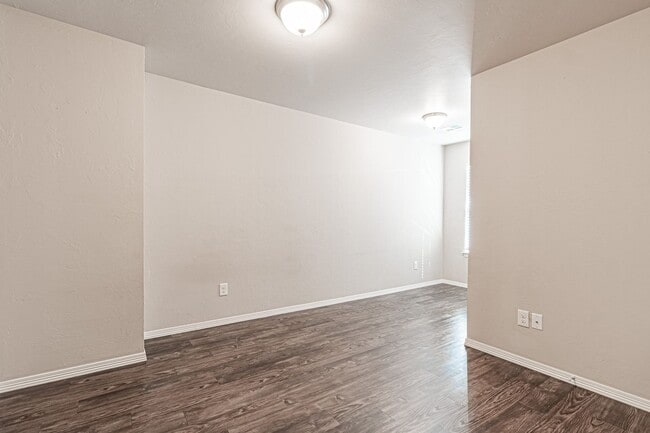 Building Photo - Buena Vida awaits for you!