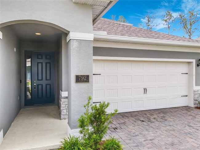 Building Photo - 792 Hyperion Dr