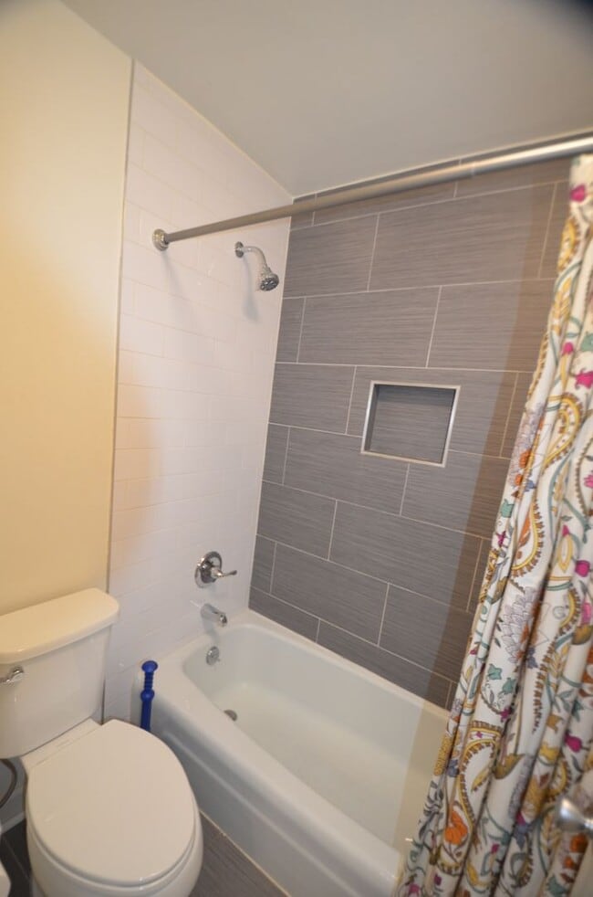 Building Photo - Long Term! Furnished! Bus Route! Heat included! Pets negotiable!