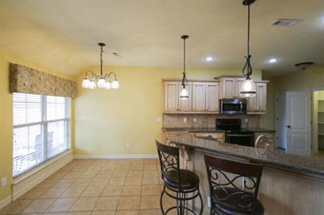 Building Photo - Gorgeous home in Bentonville!